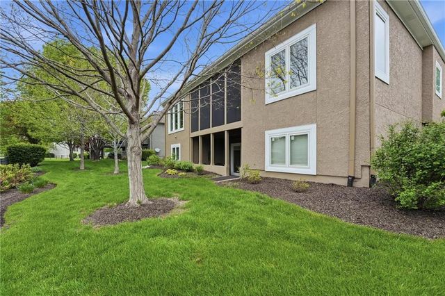 16058 Cambridge Circle, Stilwell, KS 66085