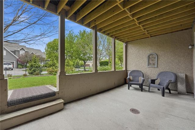 16058 Cambridge Circle, Stilwell, KS 66085