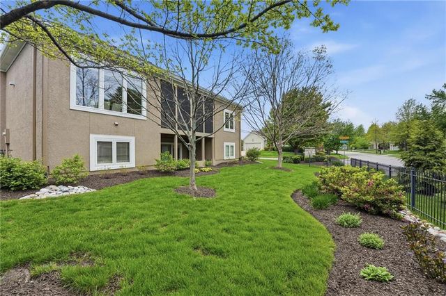 16058 Cambridge Circle, Stilwell, KS 66085