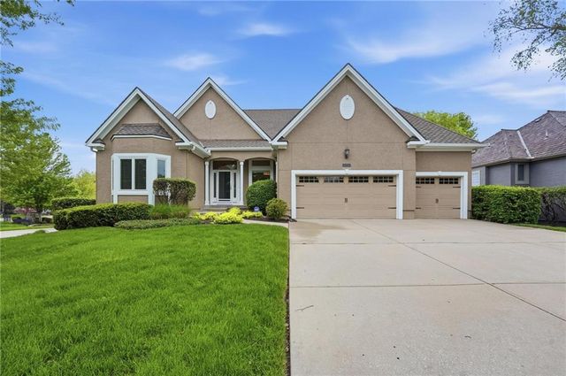 16058 Cambridge Circle, Stilwell, KS 66085