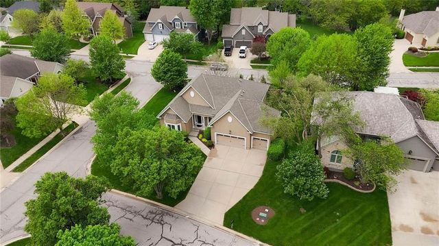 16058 Cambridge Circle, Stilwell, KS 66085