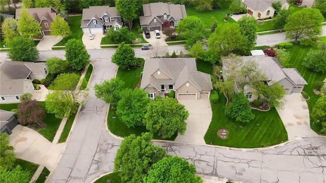 16058 Cambridge Circle, Stilwell, KS 66085