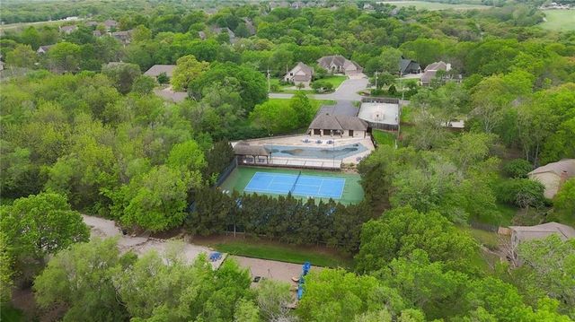 16058 Cambridge Circle, Stilwell, KS 66085