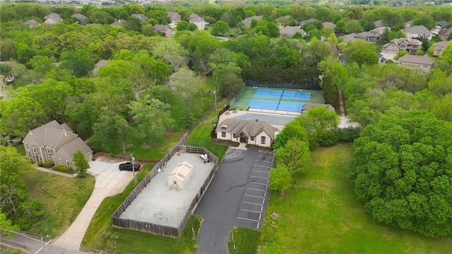 16058 Cambridge Circle, Stilwell, KS 66085