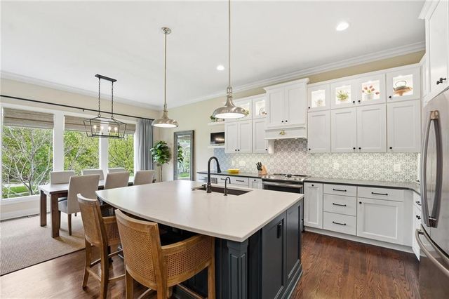 16058 Cambridge Circle, Stilwell, KS 66085