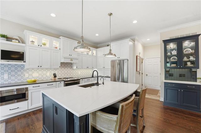 16058 Cambridge Circle, Stilwell, KS 66085