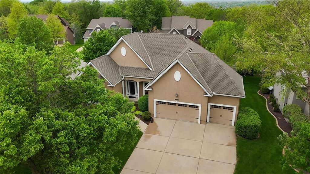 16058 Cambridge Circle, Stilwell, KS 66085