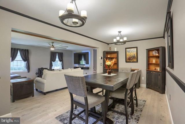 4 SMILEY DR, Mechanicsburg, PA 17050