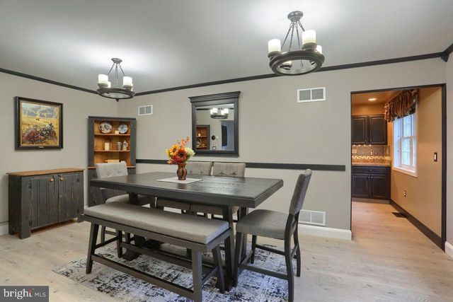 4 SMILEY DR, Mechanicsburg, PA 17050
