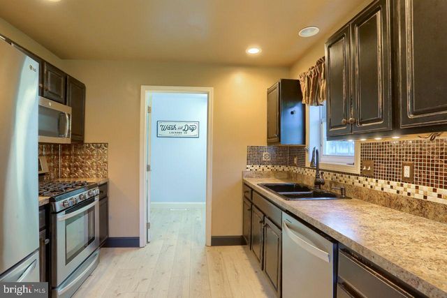 4 SMILEY DR, Mechanicsburg, PA 17050