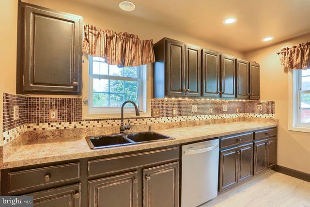4 SMILEY DR, Mechanicsburg, PA 17050