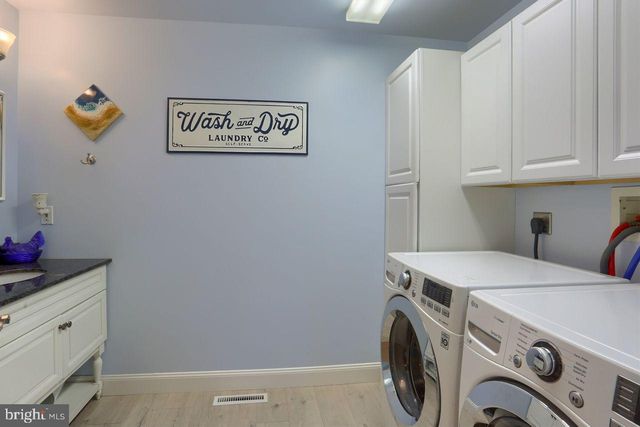 4 SMILEY DR, Mechanicsburg, PA 17050