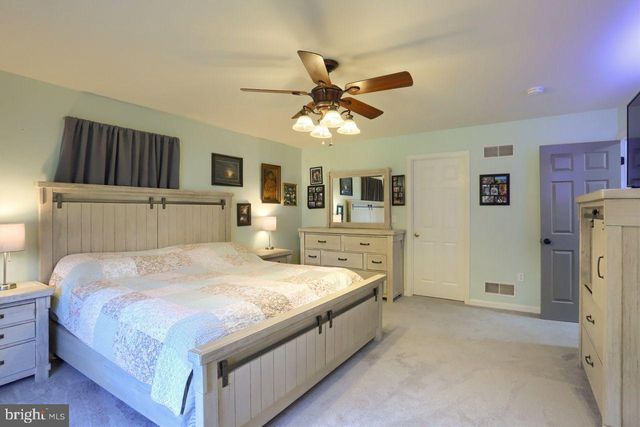 4 SMILEY DR, Mechanicsburg, PA 17050