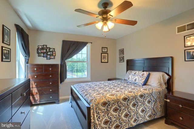 4 SMILEY DR, Mechanicsburg, PA 17050