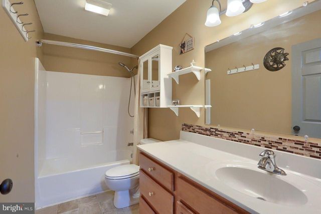 4 SMILEY DR, Mechanicsburg, PA 17050