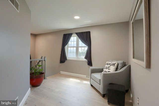 4 SMILEY DR, Mechanicsburg, PA 17050