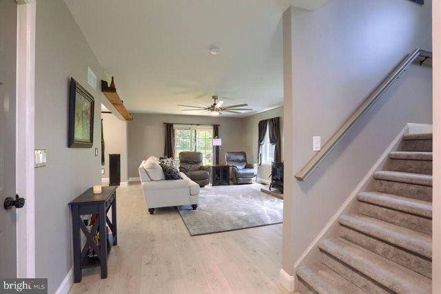 4 SMILEY DR, Mechanicsburg, PA 17050