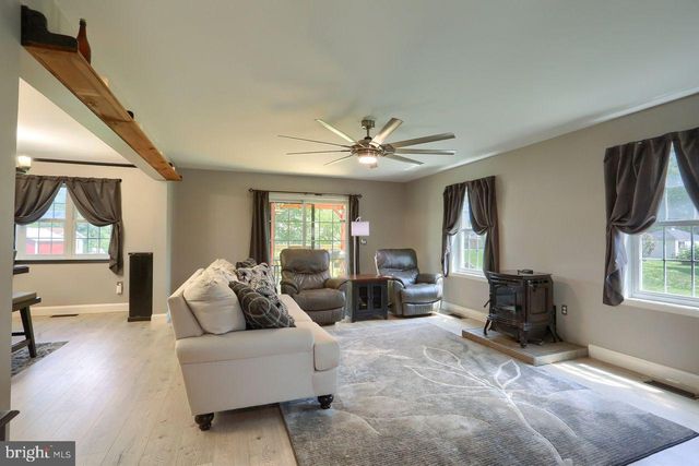 4 SMILEY DR, Mechanicsburg, PA 17050