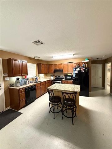 1411 Pinehurst Street, Sulphur, LA 70665