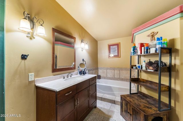 385 N TOMAHAWK Road, Apache Junction, AZ 85119