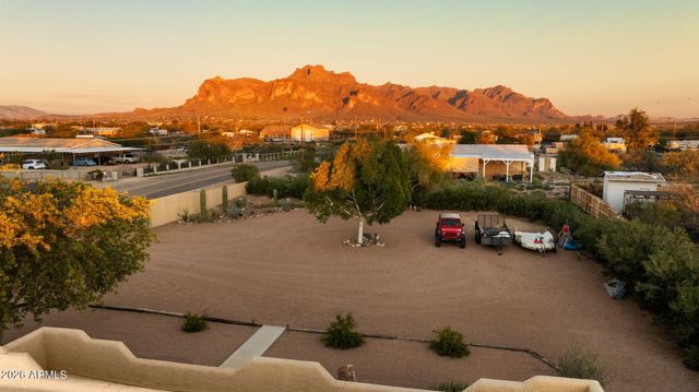 385 N TOMAHAWK Road, Apache Junction, AZ 85119