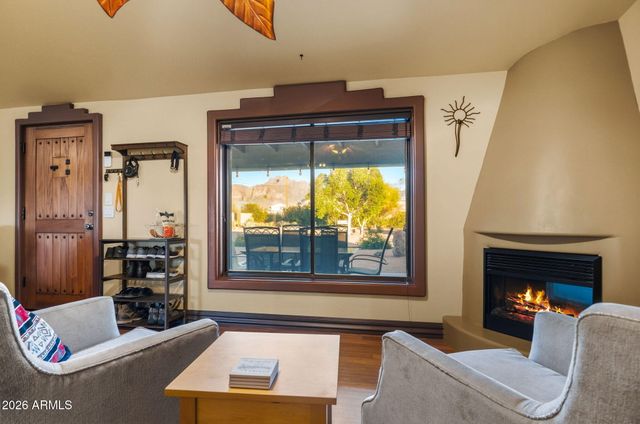 385 N TOMAHAWK Road, Apache Junction, AZ 85119