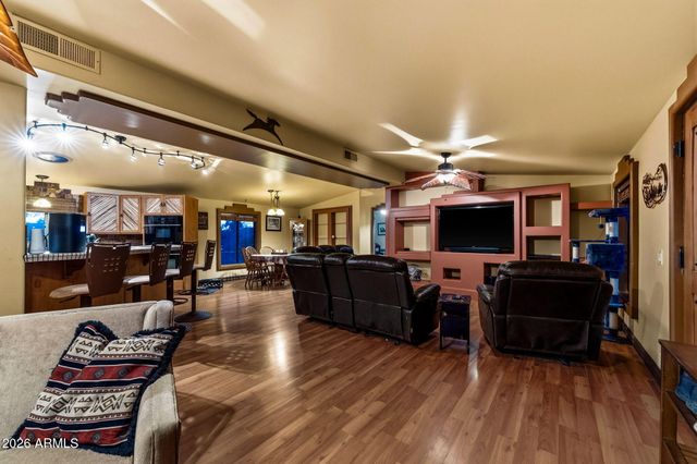 385 N TOMAHAWK Road, Apache Junction, AZ 85119