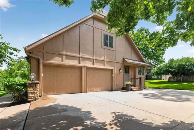 12001 Wenonga Lane, Leawood, KS 66209