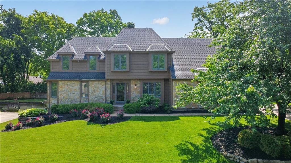 12001 Wenonga Lane, Leawood, KS 66209