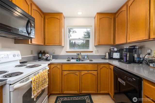 319 Shelter Bay Dr., La Conner, WA 98257