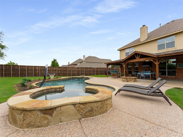 5732 Chateau Drive, Sachse, TX 75048