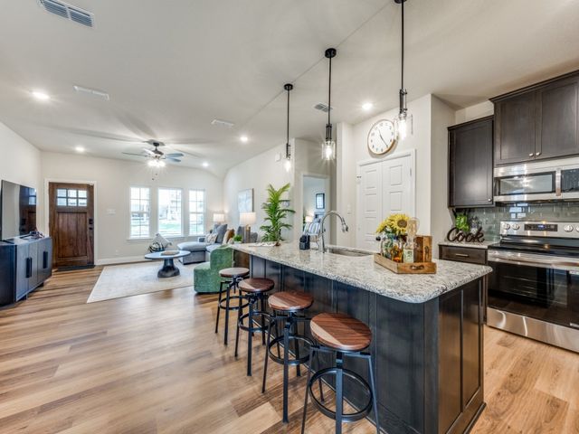 204 Walnut Street, Whitesboro, TX 76273