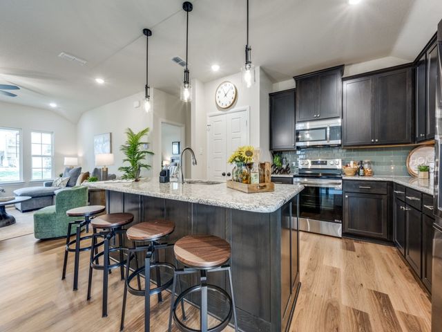 204 Walnut Street, Whitesboro, TX 76273