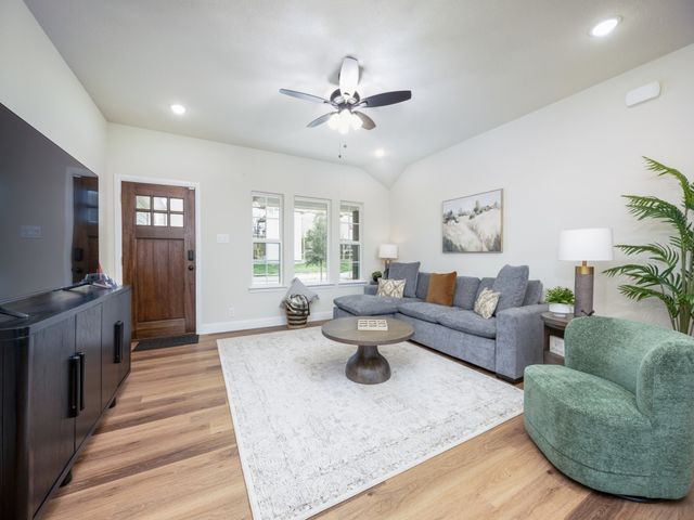 204 Walnut Street, Whitesboro, TX 76273