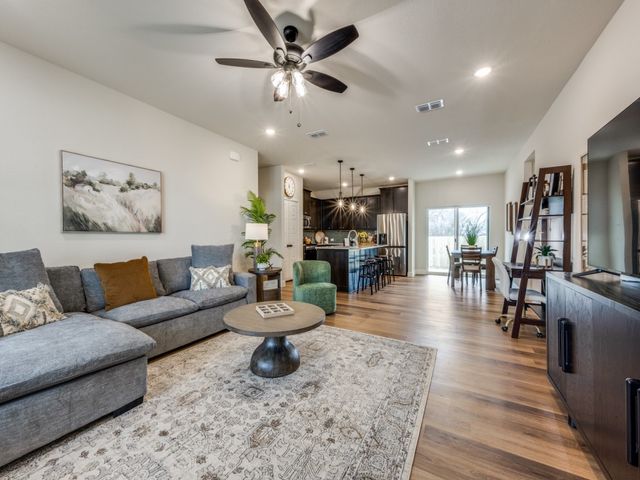 204 Walnut Street, Whitesboro, TX 76273