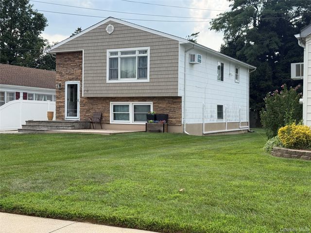 30 Stone Boulevard, Massapequa, NY 11758