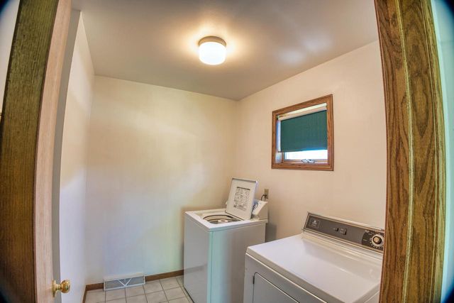 912 Edgewater COURT, Watertown, WI 53098