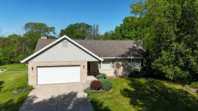 912 Edgewater COURT, Watertown, WI 53098