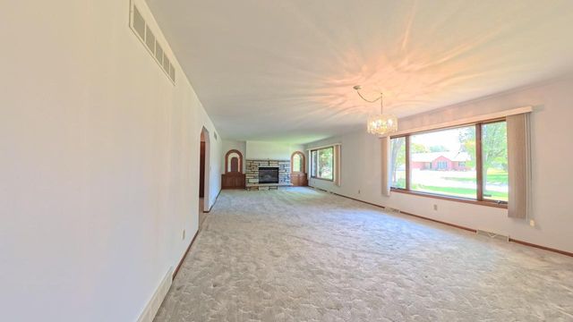 912 Edgewater COURT, Watertown, WI 53098