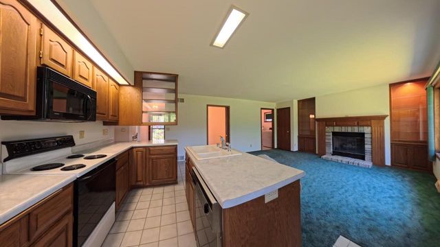912 Edgewater COURT, Watertown, WI 53098