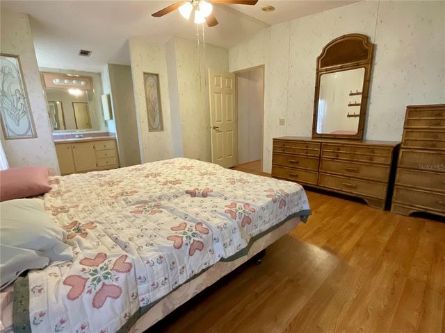 35935 TANDA CIRCLE, Zephyrhills, FL 33541