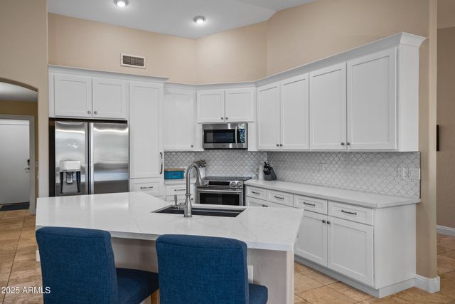 1161 W HONEYSUCKLE Lane, Chandler, AZ 85248