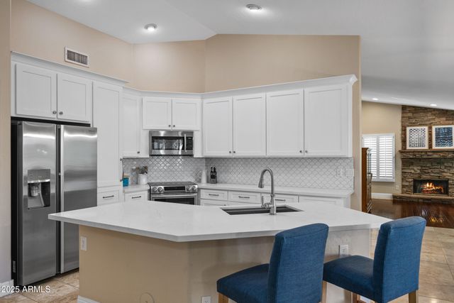 1161 W HONEYSUCKLE Lane, Chandler, AZ 85248