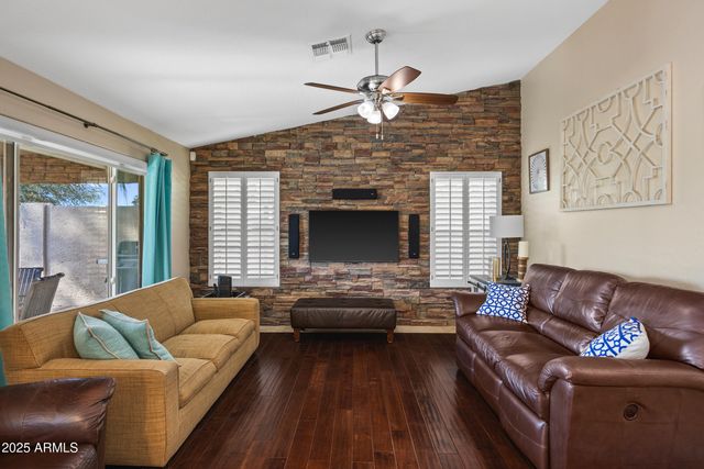 1161 W HONEYSUCKLE Lane, Chandler, AZ 85248