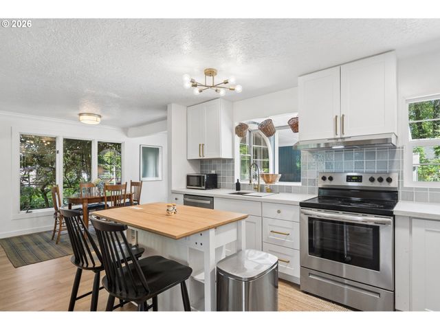 10835 Sw 39TH Ave, Portland, OR 97219