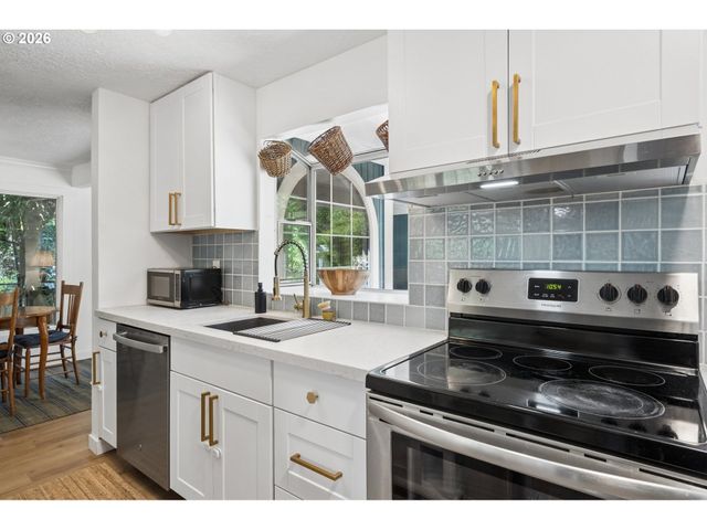 10835 Sw 39TH Ave, Portland, OR 97219