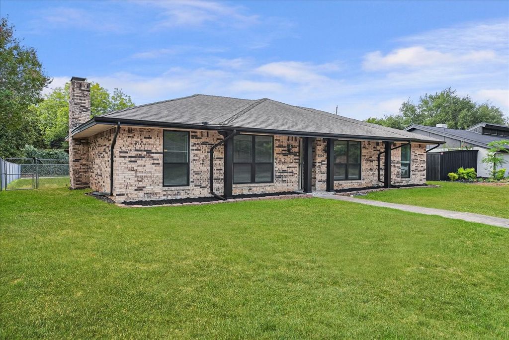236 Charles Street, Desoto, TX 75115 — photo 2