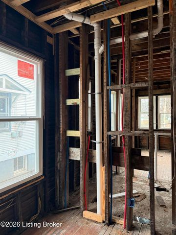 635 Cecil Ave, Louisville, KY 40211