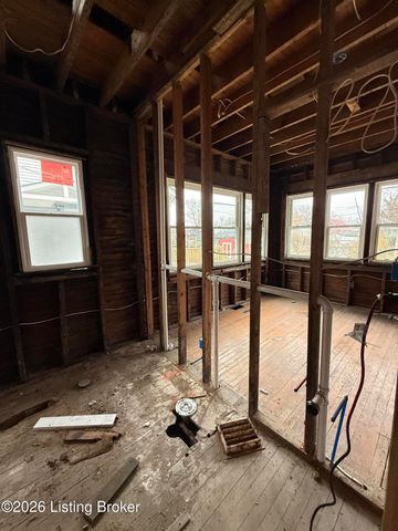 635 Cecil Ave, Louisville, KY 40211