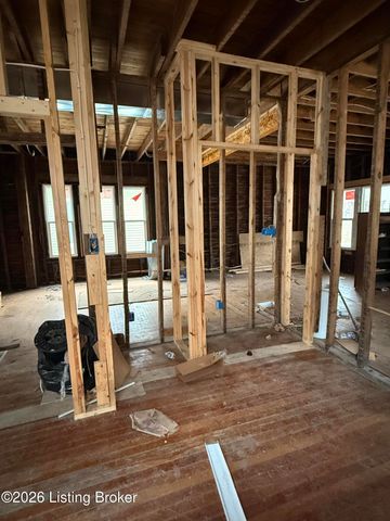 635 Cecil Ave, Louisville, KY 40211